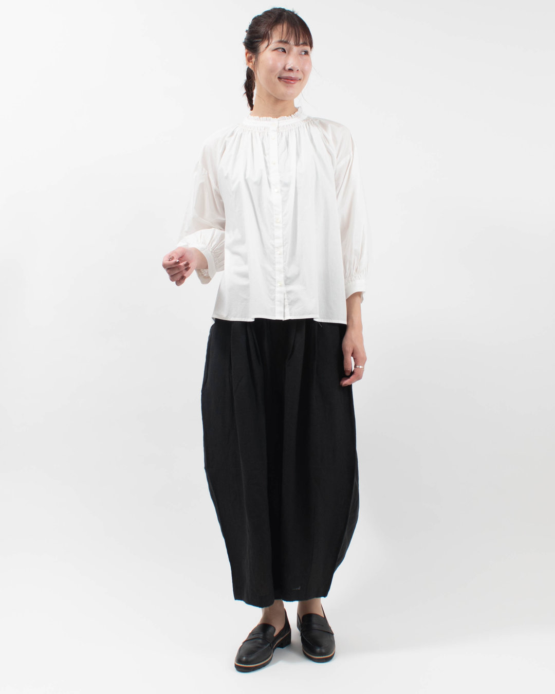01FFP11418  blue willow コットン細番手フリルシャーリングブラウス