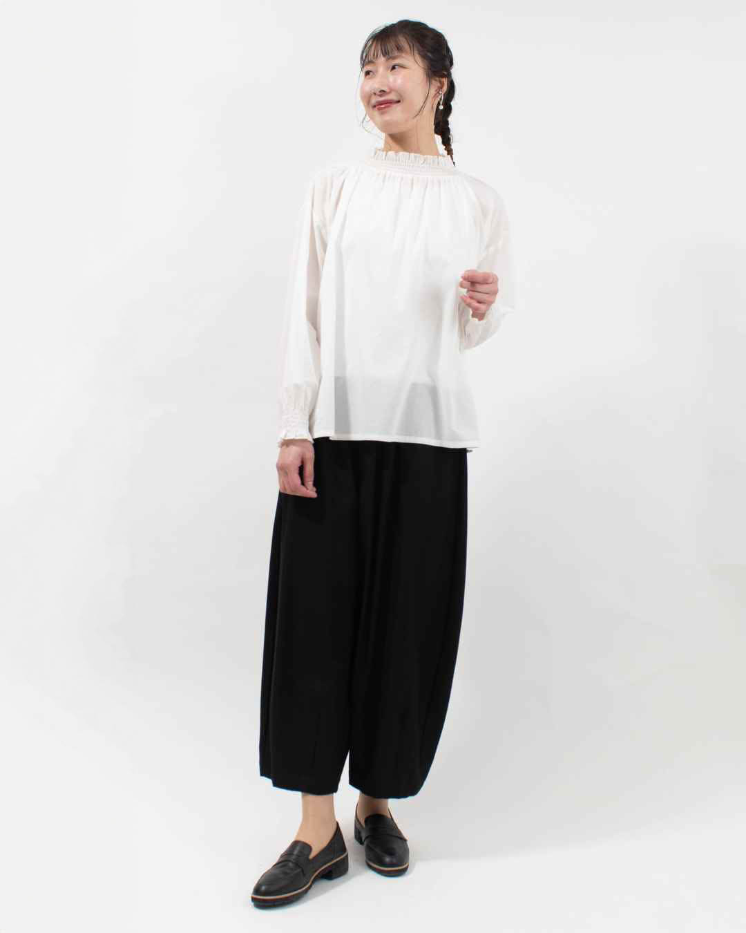 01FSP11016  blue willow コットン細番手シャーリングブラウス