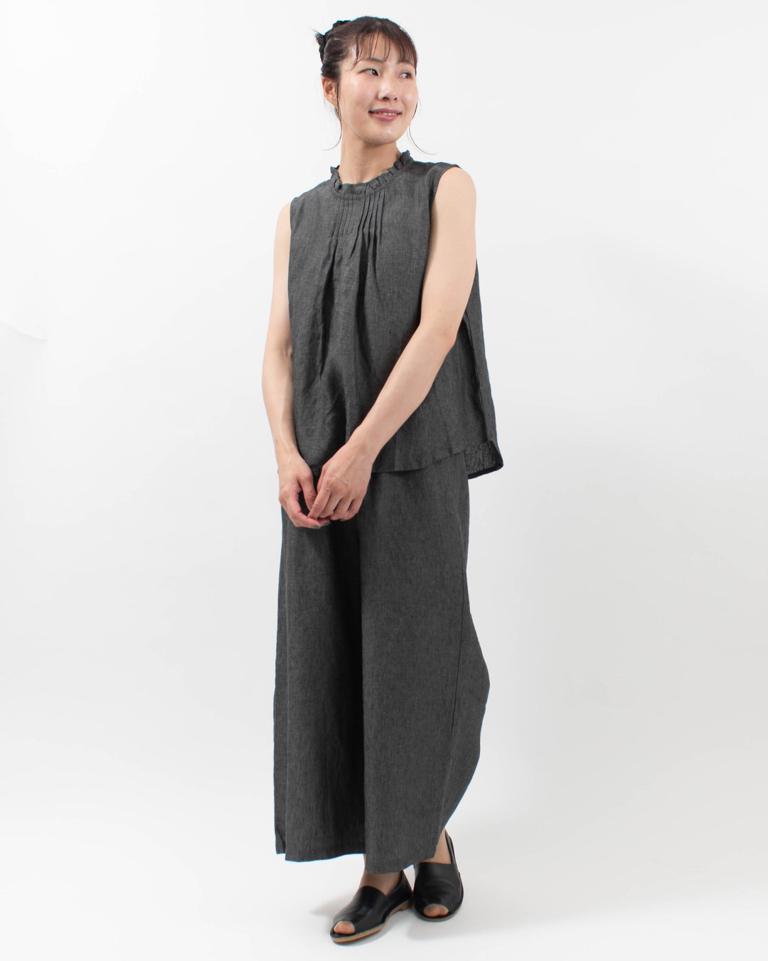 01FUP11307  blue willow リネンフリルノースリーブブラウス 