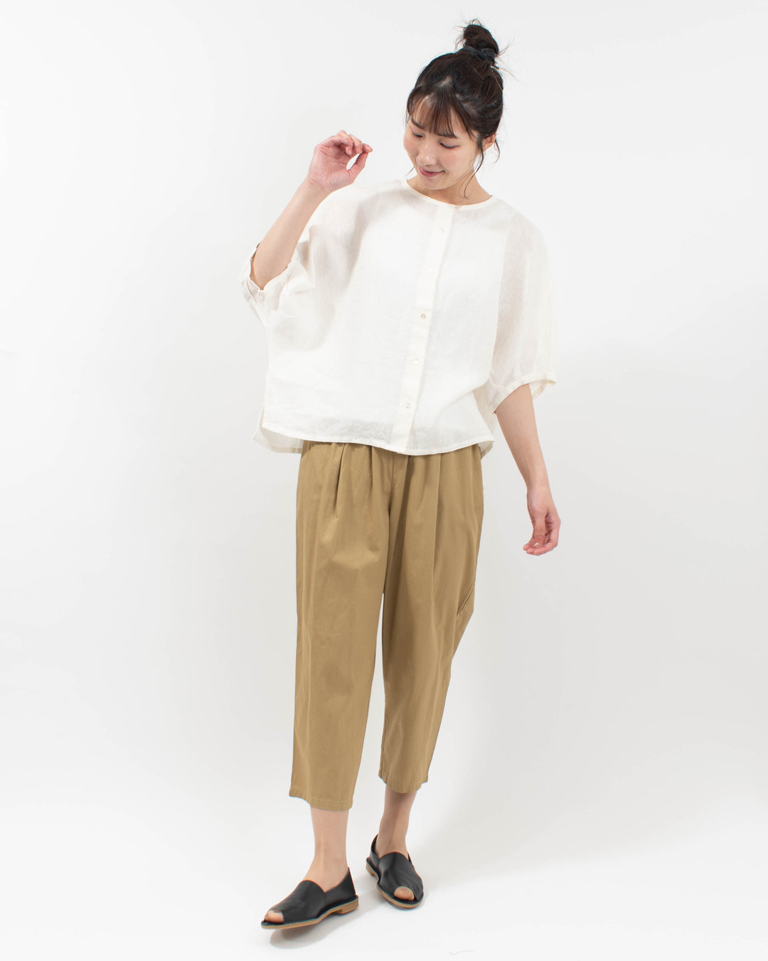 01FUP14240  blue willow コットン綾織りテーパードパンツ 