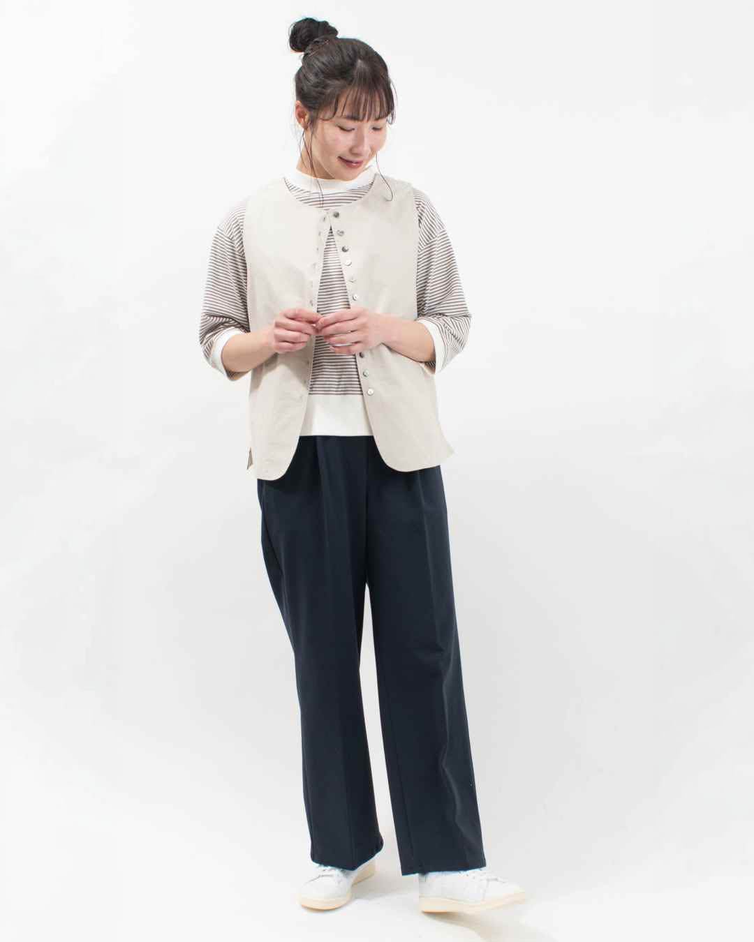 8116176 WWO きれいめポンチのタックストレートパンツ 8116176