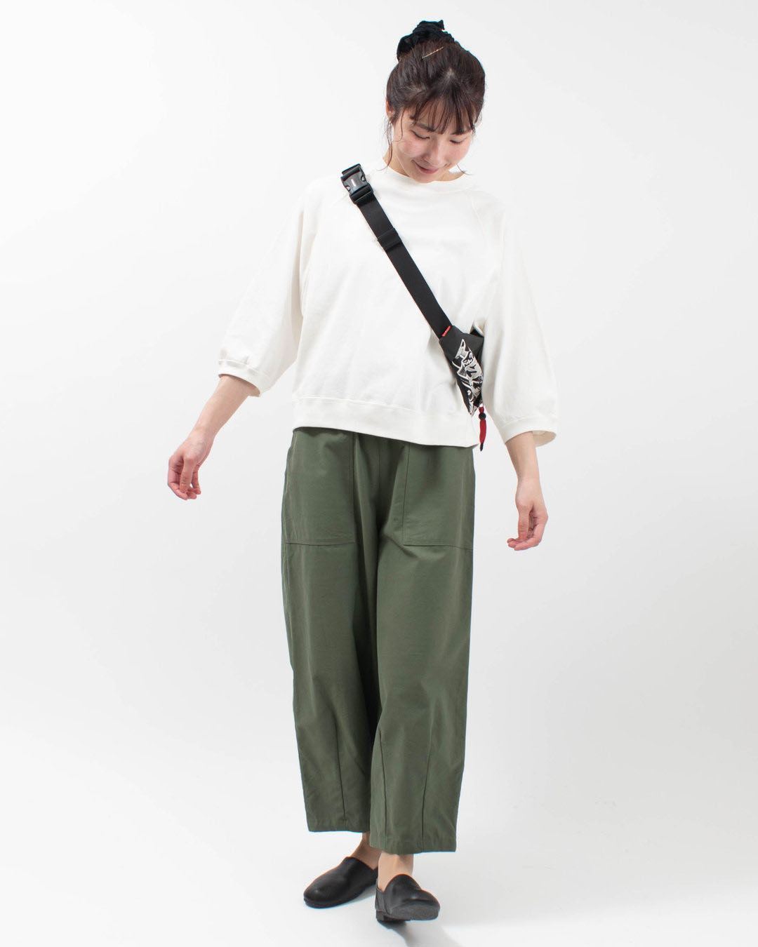 B-528004 BLUE LAKE MARKET ムラ糸バックサテンピーチBioエアフローベイカーイージーパンツ