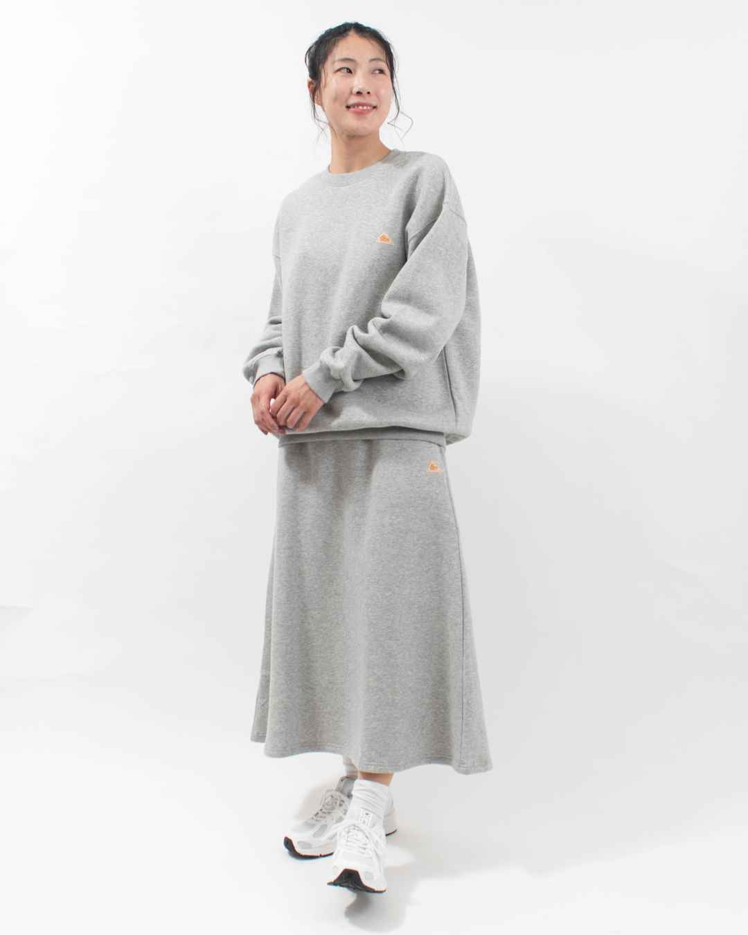 KE25213072 KELTY バックタイポロゴクルーネックスウェット 