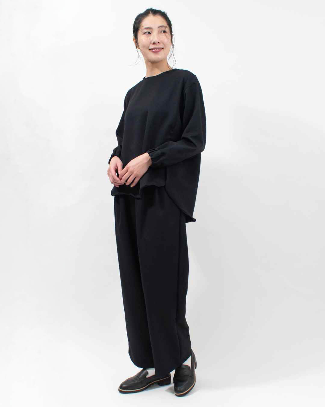 SA-36007  sabbatum ウールライクポリエステル ヘムラウンドブラウス