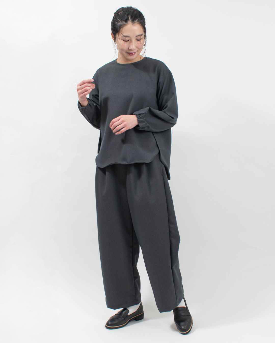 sabbatum ウールライクポリエステル ツータックイージーパンツ