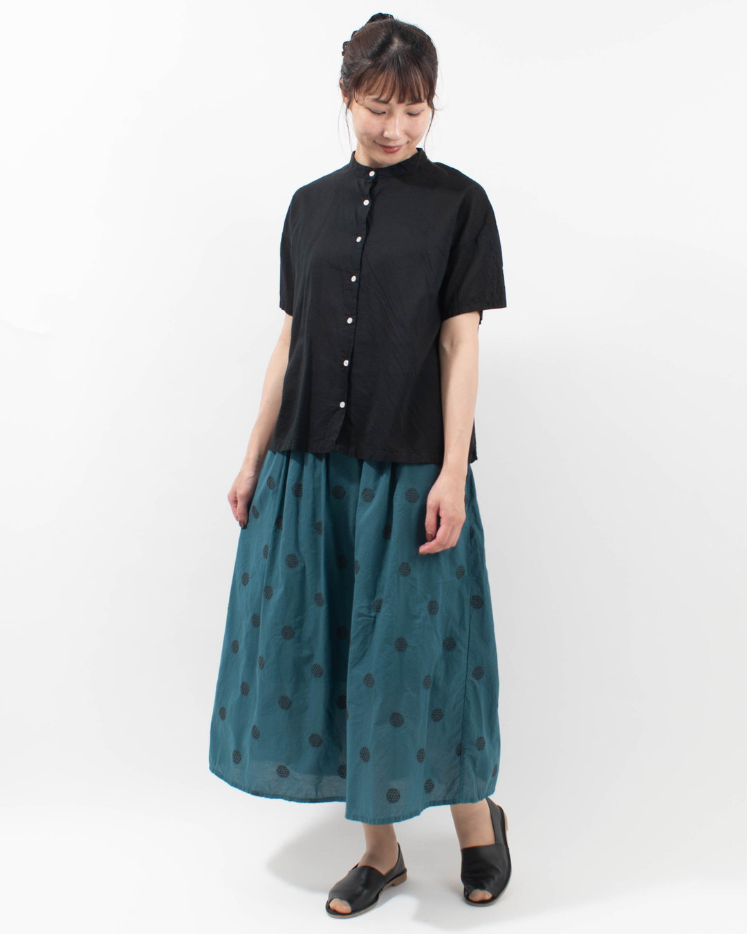 SK5031266  SUN VALLEY 製品染め コットン ローン ドット刺繍 ギャザースカート  