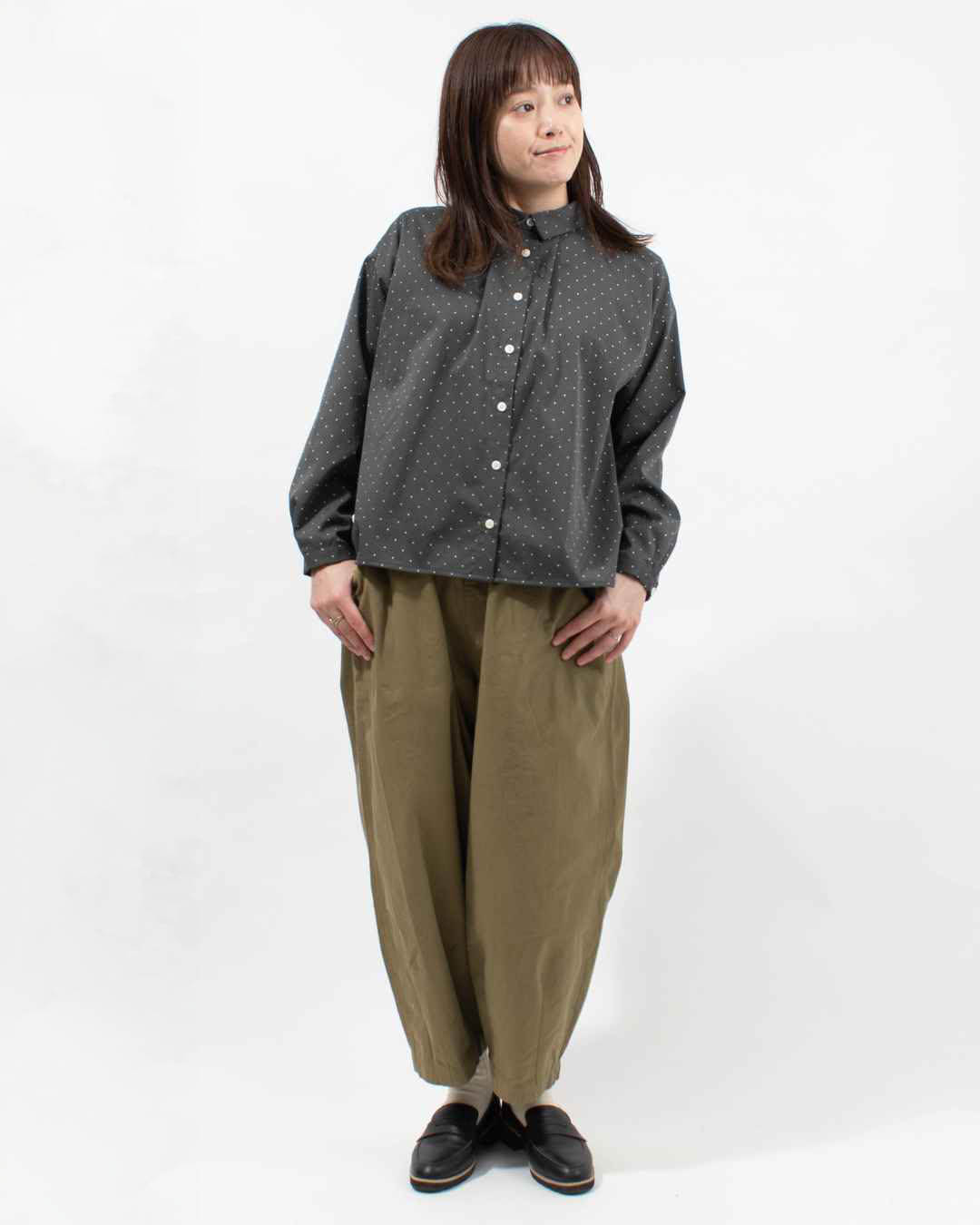 SUN VALLEY ポリエステルツイルドットプリントシャツ｜ナチュラル