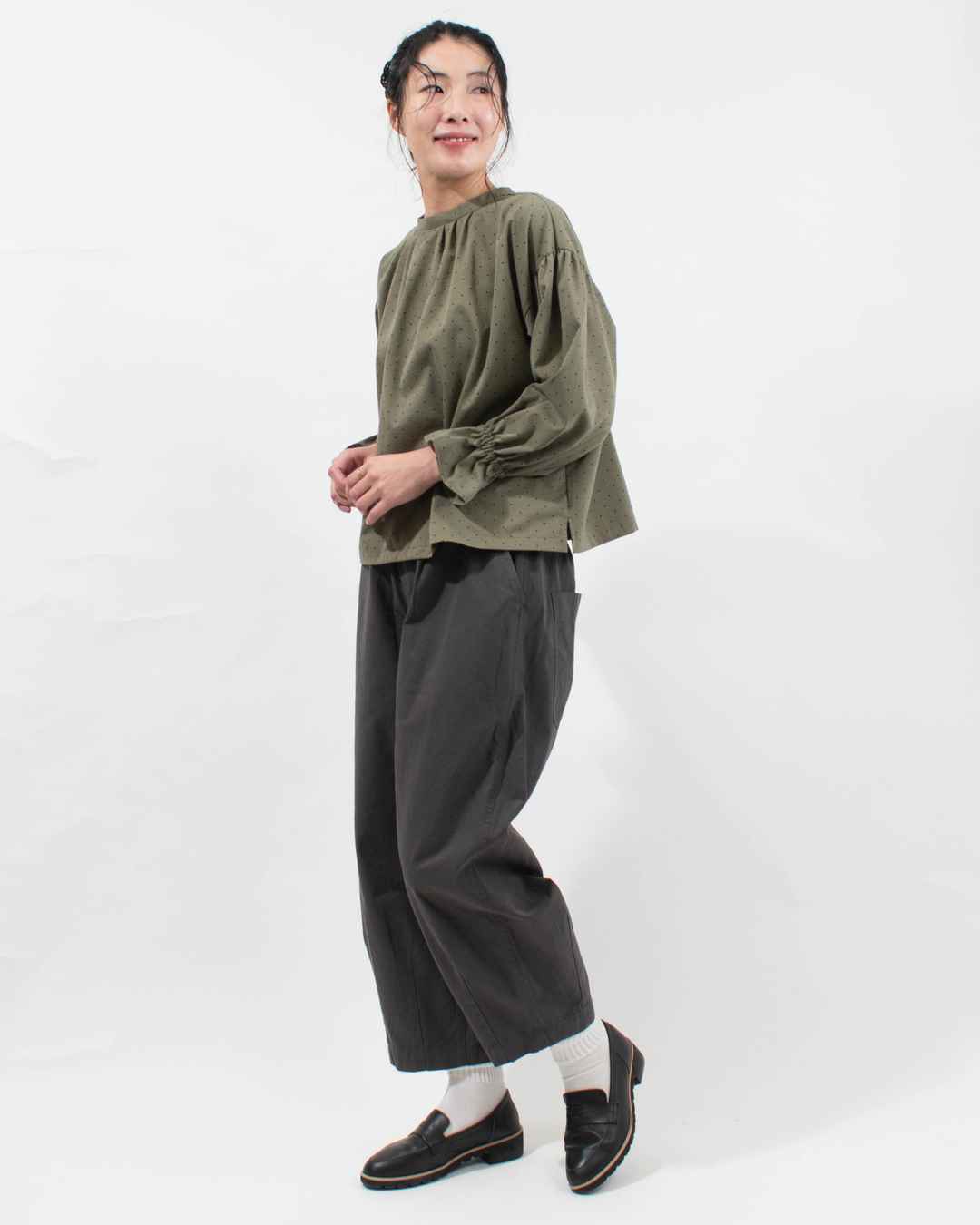 SK8116251  SUN VALLEY ポリエステルツイルドットプリントブラウス