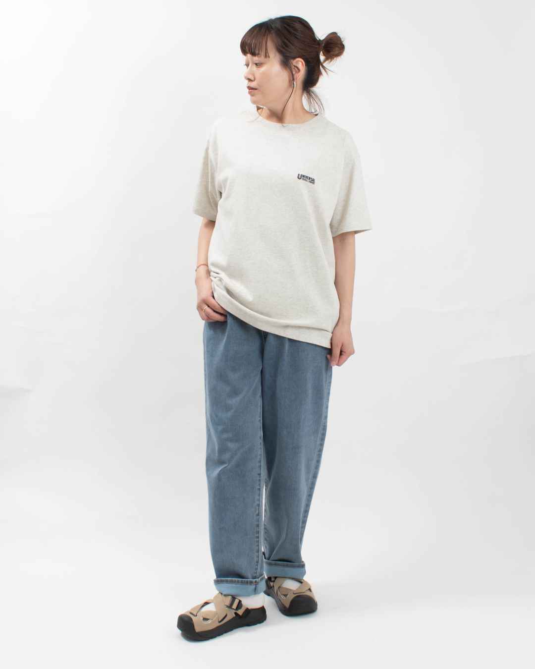 UNIVERSAL OVERALL EMBROIDERY TEE｜ナチュラルファッション