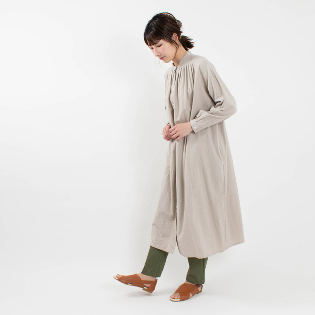 Ina 肩ヨーク切替タックシャツワンピース ナチュラルファッション ナチュラル服の通販